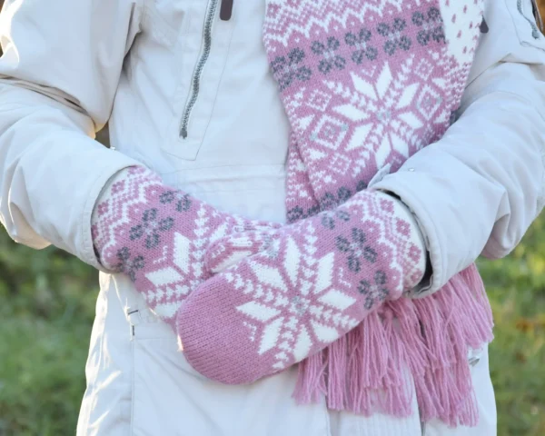 Pink Nordic Mittens fleece-lined - Image 2