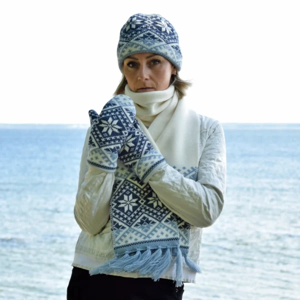 Blue Nordic woolen Mittens fleece-lined   with Fair Isle pattern - Image 3