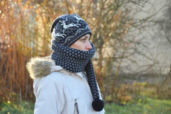 Navy Long Scandinavian Woolen winter Hat with reindeer - Image 3